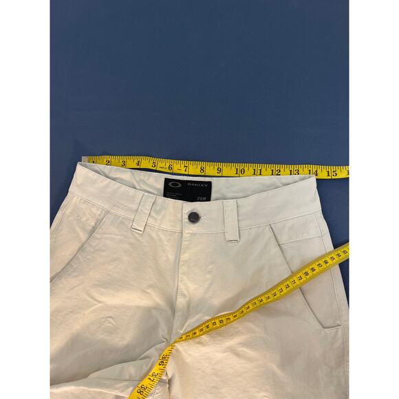 Oakley Men’s Bone Colored Khaki Shorts Size 28W 11" inseam Pre-owned - Picture 8 of 10